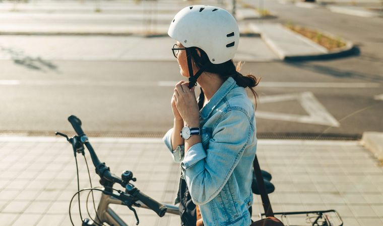 کلاه ایمنی هنگام دوچرخه سواری