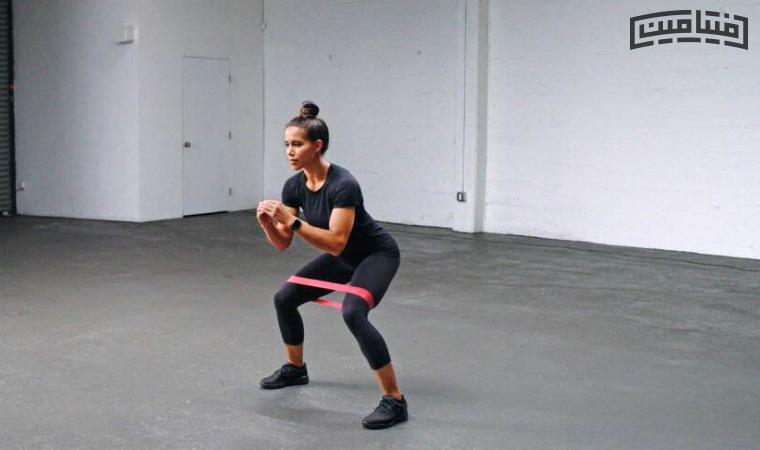 تمرین با کش لوپ برای پا