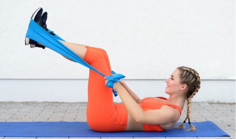 ورزش با کش پیلاتس برای بانوان